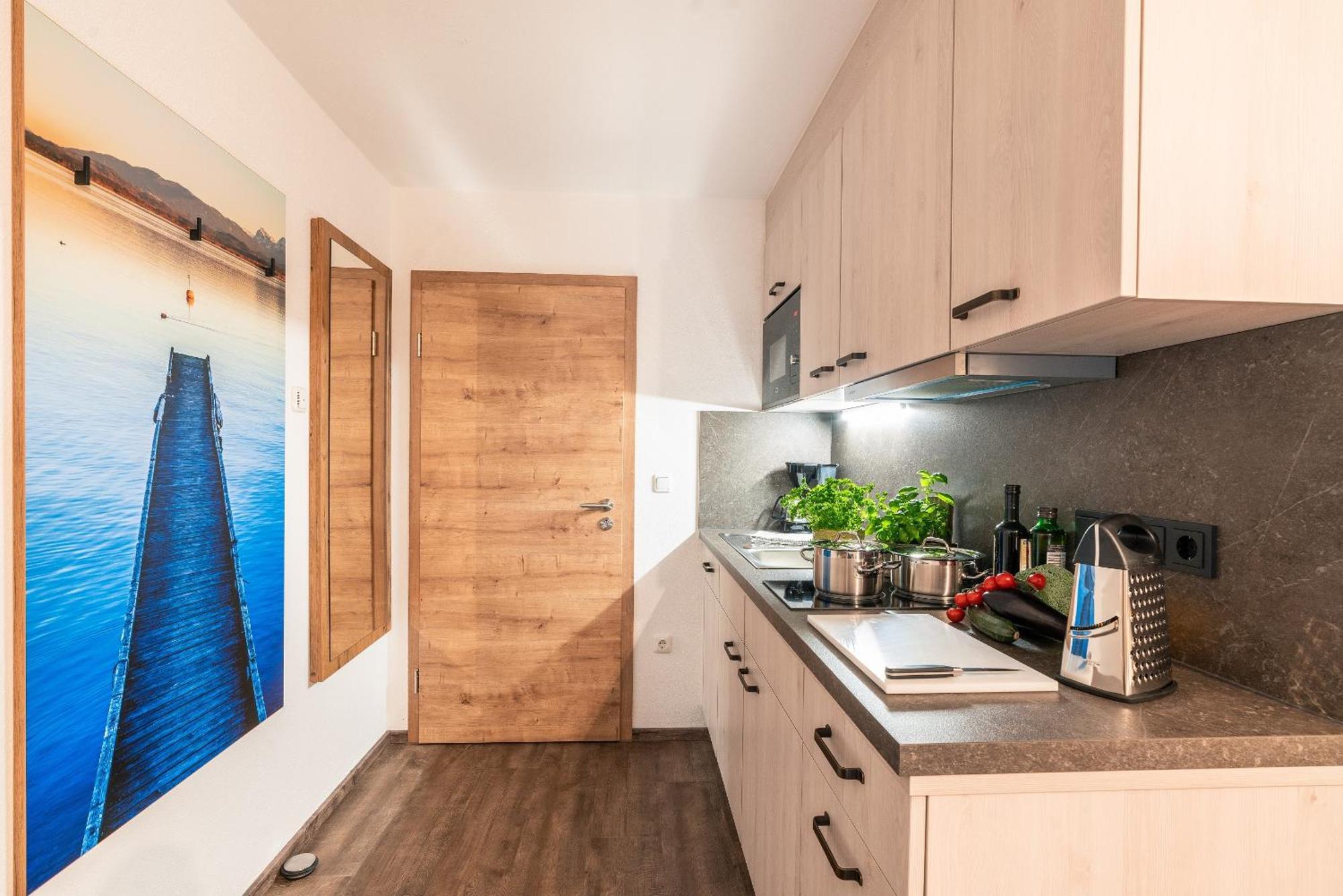 Gaeste- Und Apartmenthaus Wiesholler Chieming Exterior foto